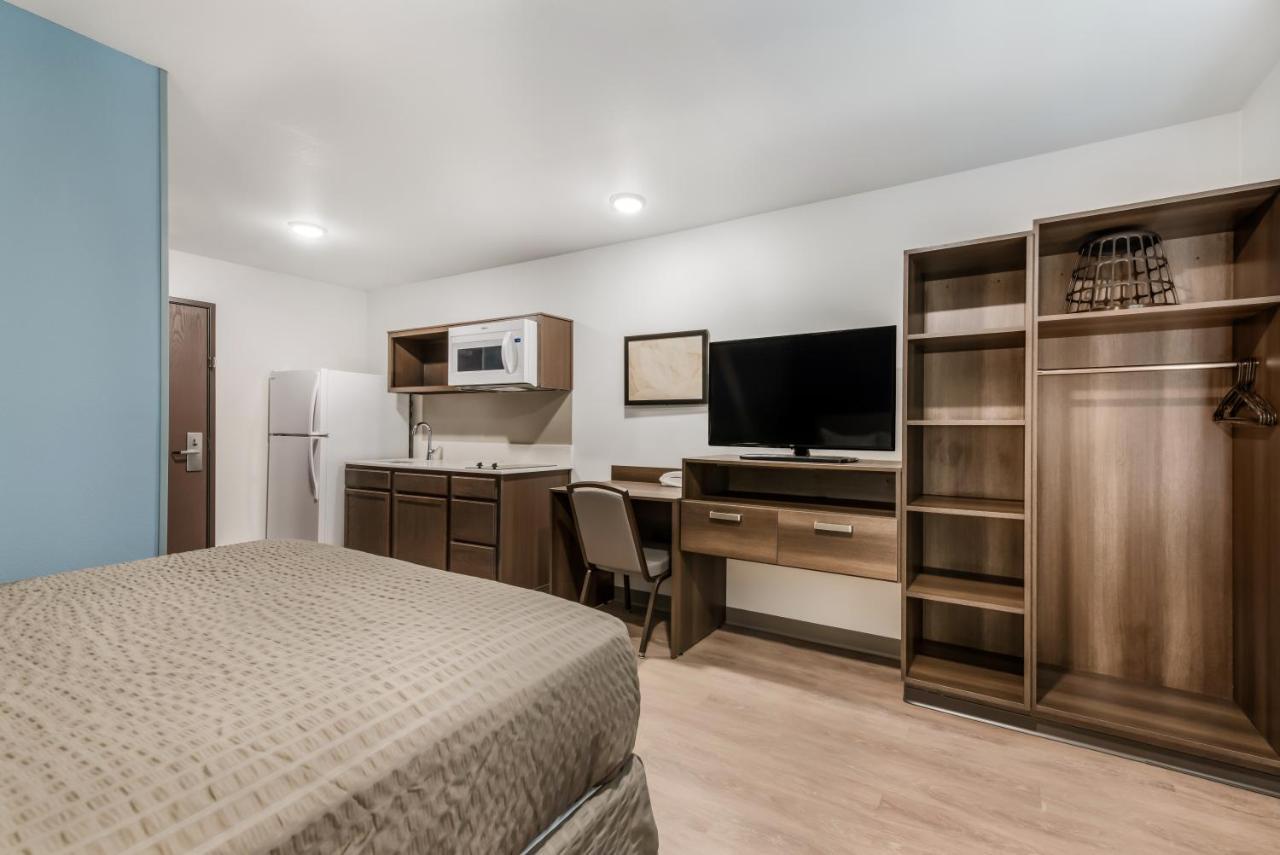 Woodspring Suites Charlotte - University Research Park Экстерьер фото